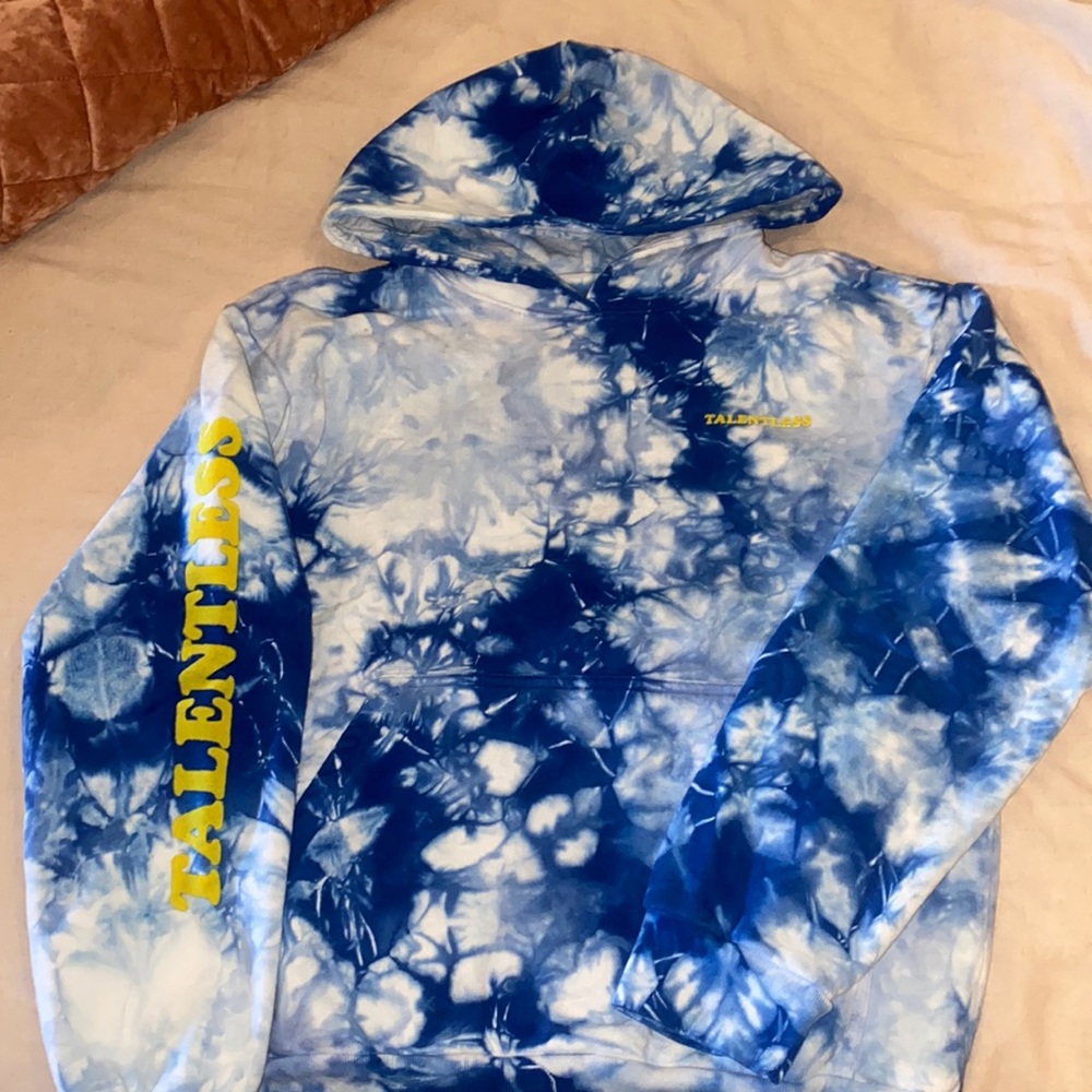 TALENTLESS Cloud Hoodie